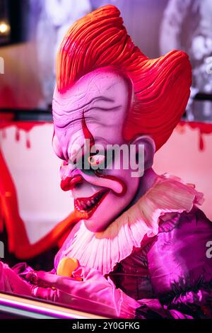 Wien, Österreich - 5. August 2024: Horrorhaus und böse Clown-Attraktion im Prater Park Stockfoto