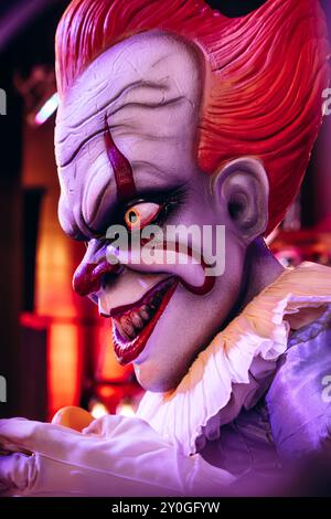 Wien, Österreich - 5. August 2024: Horrorhaus und böse Clown-Attraktion im Prater Park Stockfoto