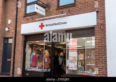 Britisches Rotes Kreuz Wohltätigkeitsgeschäft in Hampshire, England, Großbritannien Stockfoto