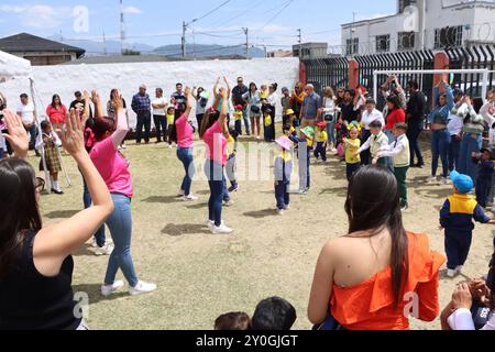 ZURÜCK ZUR SCHULE QUITO QUITO, Montag, 2. September 2024 mehr als 6700 Bildungseinrichtungen wie Colleges und Schulen kehren allmählich in den Unterricht in den Hochländern zurück Fotos API Rolando Enriquez Quito Pichincha Ecuador EDU ZURÜCK ZUR SCHULE QUITO ade151352cf4f440e348ce192cc7db25 Copyright: XROLANDOxENRIQUEZx Stockfoto