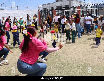 ZURÜCK ZUR SCHULE QUITO QUITO, Montag, 2. September 2024 mehr als 6700 Bildungseinrichtungen wie Colleges und Schulen kehren allmählich in den Unterricht in den Hochländern zurück Fotos API Rolando Enriquez Quito Pichincha Ecuador EDU ZURÜCK ZUR SCHULE QUITO 69727e546e0489389a04ca435f689c30 Copyright: XENRIQUEZx Stockfoto