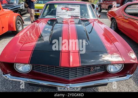 Der Camaro Z/28, der 1967 von Chevrolet eingeführt wurde, wird für seine leistungsfähige Technik und seinen ikonischen Status als typisch amerikanischer Mu gefeiert Stockfoto