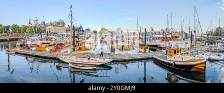 Boats versammelten sich am 2. September 2024 im Hafen zum Classic Boat Festival in Victoria, British Columbia, Kanada. Stockfoto