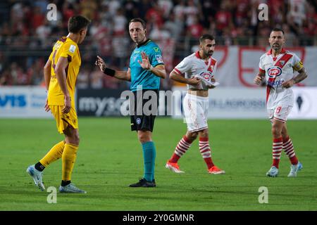 Mantua, Italien. September 2024. Der Schiedsrichter des Spiels, Valerio Rosario Abisso von Palermo Delegation während des italienischen Fußball-Meisterschaftsspiels der Serie B zwischen Mantova Calcio 1911 und US Salernitana 1919 im Danilo Martelli Stadion am 1. September 2024 in Mantua, Italien. Quelle: Roberto Tommasini/Alamy Live News Stockfoto