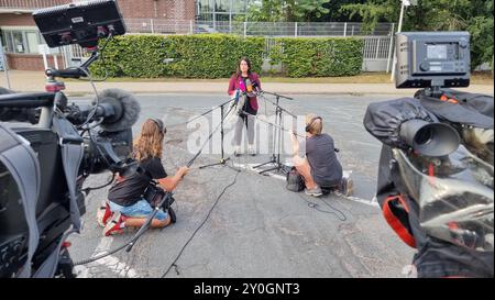 Wolfsburg, Deutschland. September 2024. Daniela Cavallo, Vorsitzende des General- und Konzernbetriebsrats der Volkswagen AG, reagiert in einer Pressemitteilung. Die Situation bei Europas größtem Automobilhersteller Volkswagen spitzt sich zu. Im Rahmen des Kostensenkungsprogramms schließt die VW-Kernmarke Werksschließungen und Zwangsentlassungen nicht mehr aus, wie das Unternehmen nach einer Managementsitzung mitteilte. Quelle: Fernando Martinez/dpa/Alamy Live News Stockfoto