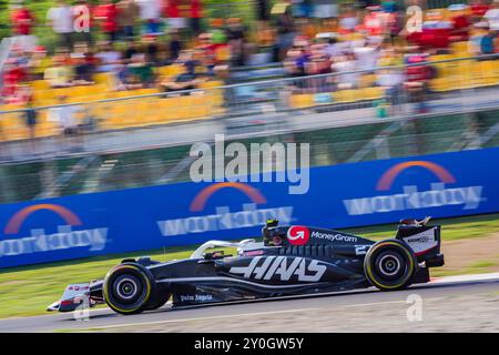 Monza, Italien. 30. August 2024. Nico Hulkenberg aus Deutschland fährt das (27) MoneyGram Haas F1 Team VF-24 Credit: Luca Rossini/E-Mage/Alamy Live News Stockfoto