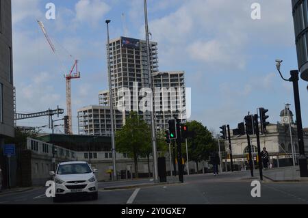 Bau des Central Quay Plot 1 Tower durch Watkin Jones auf der ehemaligen Brains Brewery Site. Cardiff, Wales, Großbritannien. Juli 2024. Stockfoto