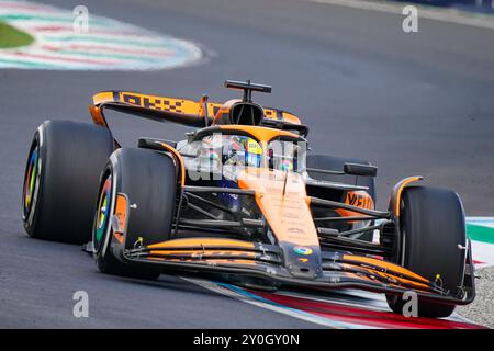 Monza, Italien. September 2024. Oscar Piastri aus Australien fuhr das (81) McLaren F1 Team MCL38 während des Formel-1-Rennens Pirelli Gran Premio d'Italia 2024 am 1. September 2024 in Monza, Italien. Quelle: Luca Rossini/E-Mage/Alamy Live News Stockfoto