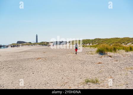 Skagen, Dänemark - 10. Juli 2019: Die Strände von Grenen mit dem Gr? FYR im Hintergrund. Stockfoto