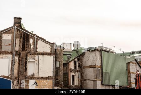 Göteborg, Schweden - 09. Oktober 2020: Altes Wohngebäude wird abgerissen. Stockfoto