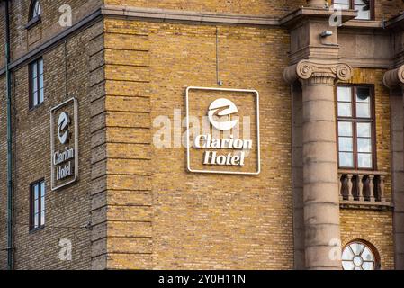 Göteborg, Schweden - 20. september 2019: Logo der Comfort Hotels Kette auf einem Backsteingebäude. Stockfoto