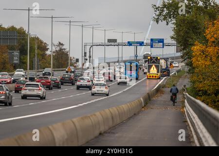 Göteborg, Schweden - 13. Oktober 2022: Verkehrsstaus aufgrund eines LKW-Pannens Stockfoto