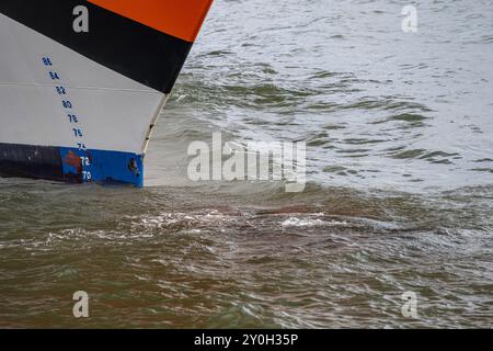 Göteborg, Schweden - 29. Oktober 2022: Bug eines großen Kreuzfahrtschiffs Stockfoto