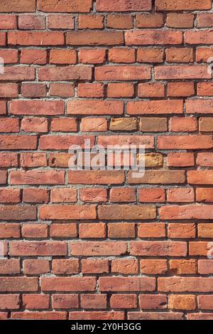 Foto einer alten verwitterten Ziegelwand, eines Hintergrunds oder einer Textur. Stockfoto