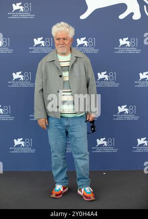 Venedig, Italien. September 2024. VENEDIG, ITALIEN. 2. September 2024: Pedro Almodovar beim Fotogespräch für „The Room Next Door“ beim 81. Internationalen Filmfestival von Venedig. Foto: Kristina Afanasyeva/Featureflash Credit: Paul Smith/Alamy Live News Stockfoto