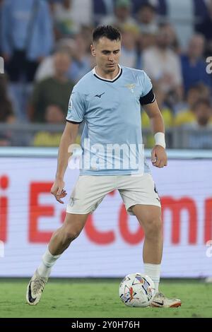 Lazios spanischer Verteidiger Patric kontrolliert den Ball während des Fußballspiels SS Lazio gegen AC Milan im Olimpico-Stadion am 31. August 2024 in Rom. Stockfoto