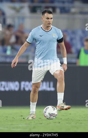 Lazios spanischer Verteidiger Patric kontrolliert den Ball während des Fußballspiels SS Lazio gegen AC Milan im Olimpico-Stadion am 31. August 2024 in Rom. Stockfoto