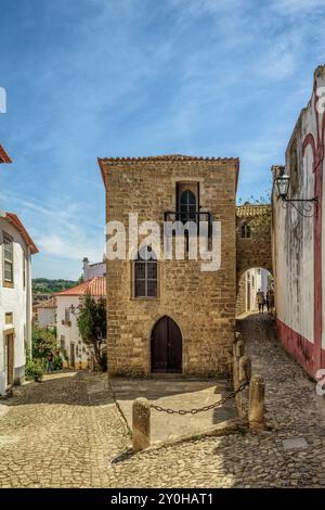 Obidos, eine ummauerte portugiesische Stadt, ein Touristenziel in der Region Lissabon. Charmante und attraktive Stadt in Portugal. Europa Stockfoto