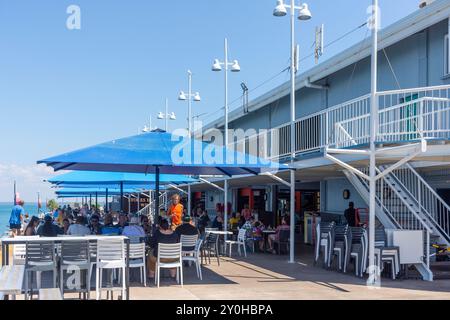 Terrassenrestaurants am Hafen, Stokes Hill Wharf, Darwin Waterfront Precinct, Darwin, Northern Territory, Australien Stockfoto