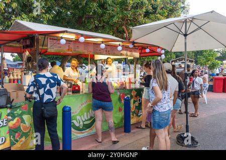 Essensstand am Mindil Beach Sunset Market, The Gardens, City of Darwin, Northern Territory, Australien Stockfoto