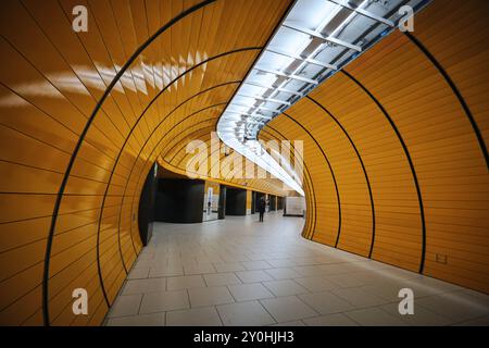 München, Deutschland - 18. April 2024: U-Bahn-Station Marienplatz Stockfoto