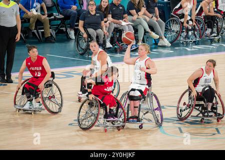 Paris, Frankreich. September 2024. Paralympics, Paris 2024, Rollstuhlbasketball für Frauen, Gruppe B, Japan - USA, Rose Hollermann macht einen Pass, Bercy Arena. Quelle: Jacques Julien / Alamy Live News Stockfoto