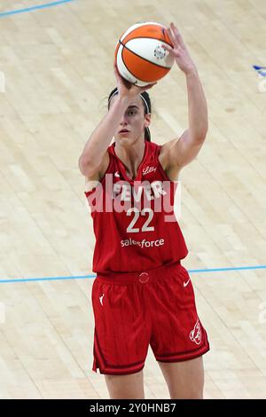 Arlington, Usa. September 2024. Indiana-Garde Caitlin Clark #22 schießt den Ball während des WNBA-Spiels gegen Dallas Wings im College Park Center. Indiana Fever besiegt Dallas Wings 100-93. Am 1. September 2024 in Arlington, Texas (Foto: Javier Vicencio/ Credit: Eyepix Group/Alamy Live News Stockfoto