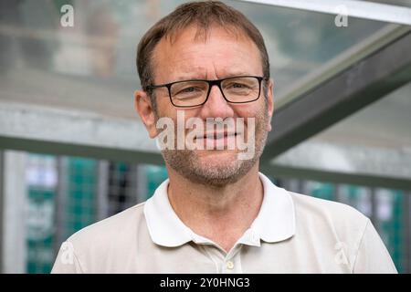 Wolfsburg, Deutschland. September 2024. Trainer Thomas Horsch von Werder Bremen war vor dem Frauen-Bundesliga-Spiel zwischen Wolfsburg und Werder Bremen im AOK-Stadion Wolfsburg zu sehen. Quelle: Gonzales Photo/Alamy Live News Stockfoto