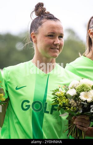 Wolfsburg, Deutschland. September 2024. Marina Hegering aus Wolfsburg war vor dem Frauen-Bundesliga-Spiel zwischen Wolfsburg und Werder Bremen im AOK-Stadion in Wolfsburg zu sehen. Quelle: Gonzales Photo/Alamy Live News Stockfoto