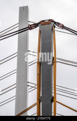 Abriss der alten Rheinbrücke Neuenkamp A40, daneben der erste Teil der neuen Rheinbrücke bei Duisburg, abgetrennt Stockfoto