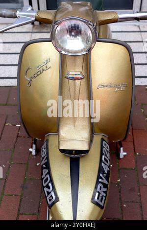 Ursprünglich als Lambretta Li 150 Special Herzschrittmacher verkauft, gehört dieses Modell aus dem Jahr 1966 zu den wenigen Golden Special Scootern, die in Großbritannien verkauft wurden. Stockfoto