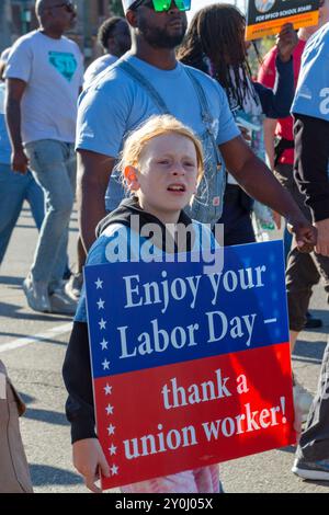 Detroit, Michigan, USA. September 2024. Gewerkschaftsmitglieder nehmen an der Labor Day Parade in Detroit Teil. Quelle: Jim West/Alamy Live News Stockfoto