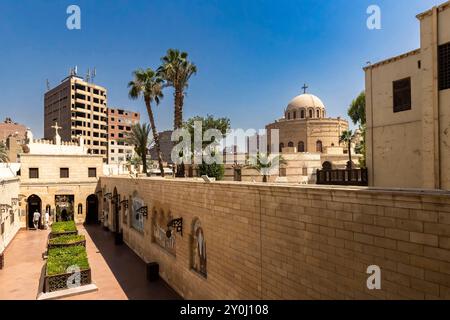 Blick auf die St. George Kirche, von der hängenden Kirche, koptisches Viertel, altes Kairo, Ostufer des Nils, Kairo, Ägypten, Nordafrika, Afrika Stockfoto