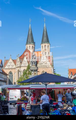 Braunschweig, Braunschweig: Platz Altstadtmarkt, Kirche St. Martini, FLTR, Wochenmarkt in Niedersachsen, Niedersachsen, Deutschland Stockfoto