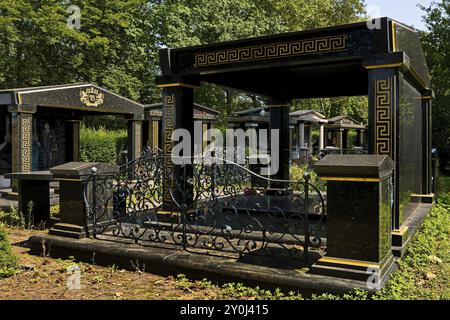 Opulente Gräber von Sinti- und Roma-Familien, so genannte Königs-Graeber, Beuel-Friedhof, Bonn, Nordrhein-Westfalen, Deutschland, Europa Stockfoto