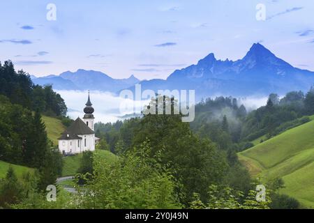 Wallfahrtskirche Maria gern, Blick auf den Watzmann, vor Sonnenaufgang, Berchtesgarten Alpen, Berchtesgaden, Berchtesgadener Land, Oberbayern, Bava Stockfoto