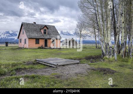 Der kleine fotografierte das alte Haus in der Mormon Row im Grand Teton National Park in Wyoming Stockfoto