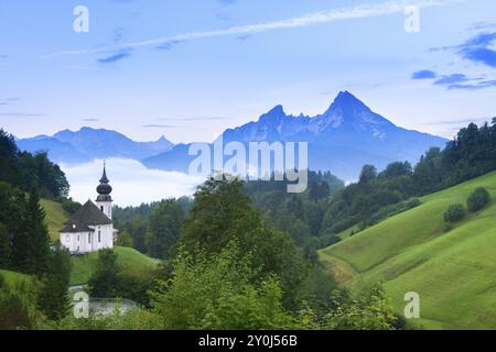 Wallfahrtskirche Maria gern, Blick auf den Watzmann, vor Sonnenaufgang, Berchtesgarten Alpen, Berchtesgaden, Berchtesgadener Land, Oberbayern, Bava Stockfoto