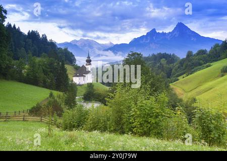 Wallfahrtskirche Maria gern, Blick auf den Watzmann, vor Sonnenaufgang, Berchtesgarten Alpen, Berchtesgaden, Berchtesgadener Land, Oberbayern, Bava Stockfoto