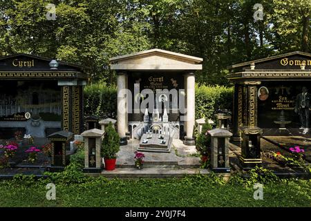 Opulente Gräber von Sinti- und Roma-Familien, so genannte Königs-Graeber, Beuel-Friedhof, Bonn, Nordrhein-Westfalen, Deutschland, Europa Stockfoto