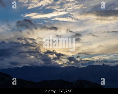 Furnace Creek, Kalifornien, USA. Januar 2017. Sonnenuntergang über dem Zabriskie Point im Death Valley. (Kreditbild: © Ian L. Sitren/ZUMA Press Wire) NUR REDAKTIONELLE VERWENDUNG! Nicht für kommerzielle ZWECKE! Stockfoto