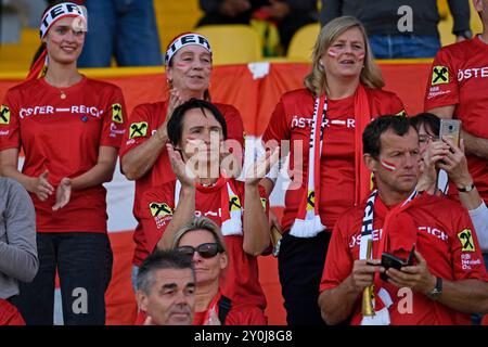 Bogota, Kolumbien. September 2024. Österreich-Fans beim Gruppenspiel der FIFA U-20-Frauen-Weltmeisterschaft Kolumbien 2024 zwischen Ghana und Österreich im Metropolitano de Techo Stadium in Bogota am 2. September 2024. Foto: Julian Medina/DiaEsportivo/Alamy Live News Credit: DiaEsportivo/Alamy Live News Stockfoto