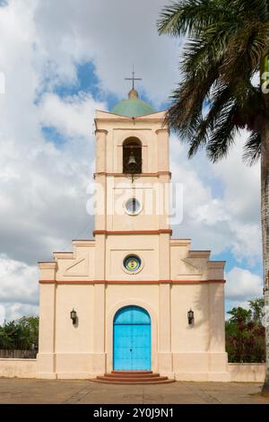 Kuba, Vinales. Kirche auf dem Hauptplatz. 30.11.2016 Stockfoto