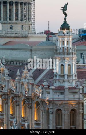 Kuba, Havanna. Gran Teatro de la Habana Alicia Alonso. Das große Nationaltheater, das große Theater, der Palast des Galicischen Zentrums, das Opernhaus, die Balle Stockfoto