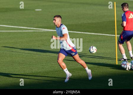 Madrid, Spanien. September 2024. Ferran Torres aus Spanien wärmt sich während des Spanientrainings in Ciudad del Futbol de Las Rozas auf. (Foto: Federico Titone/SOPA Images/SIPA USA) Credit: SIPA USA/Alamy Live News Stockfoto