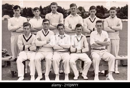 Ein altes Foto des Cricketteams der Hampshire Schuljungen, aufgenommen 1946 in Hampshire, England, Großbritannien Stockfoto