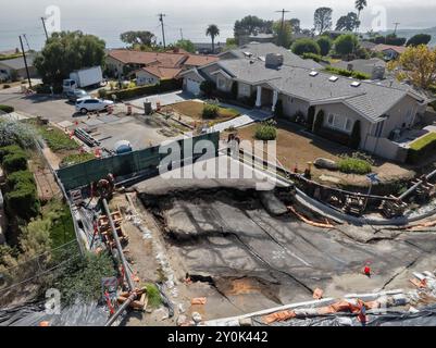 Rancho Palos Verdes, USA. September 2024. Der Strom und das Gas wurden aufgrund von Rutschaktivitäten für 140 Häuser im Seaview-Gebiet von Rancho Palos Verdes abgeschaltet. Zusätzliche Häuser in der Gegend werden ebenfalls vom Strom abgeschaltet, und es gibt obligatorische Evakuierungen, da das Gebiet in das Meer rutschen kann. 2/2024 Rancho Palos Verdes, CA., USA (Foto: Ted Soqui/SIPA Photo USA) Credit: SIPA USA/Alamy Live News Stockfoto