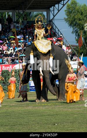 Die bunte Elefantenrunde in Surin, Thailand. Stockfoto