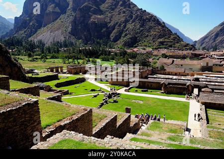 Terrassenfelder und Ruinen von Ollantaytambo Ruinen Stockfoto