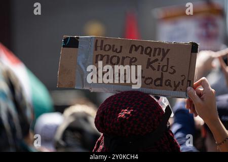 New York Ciy, USA. September 2024. Pro-palästinensische Unterstützer hielten am Labor Day am 2. September 2024 in New York City, NY, einen massiven marsch ab. (Foto: Steve Sanchez/SIPA USA). Quelle: SIPA USA/Alamy Live News Stockfoto